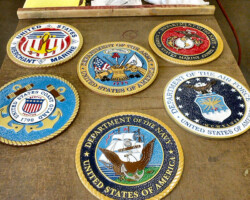 MILITARY PLAQUES & EMBLEMS #26 CAST ALUMINUM FLAT RELIEF FULL COLOR MILITARY EMBLEMS