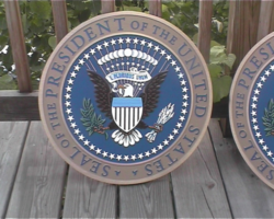 MILITARY PLAQUES & EMBLEMS #22 CAST ALUMINUM POTUS SEAL IN FLAT RELIEF AND FULL COLOR