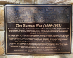 MILITARY PLAQUES & EMBLEMS #41 PHOTO ENGRAVE BRONZE PLAQUE, INSET FLAT BAND BORDER, BROWN BACKGROUND, IMAGES OF KOREAN WAR